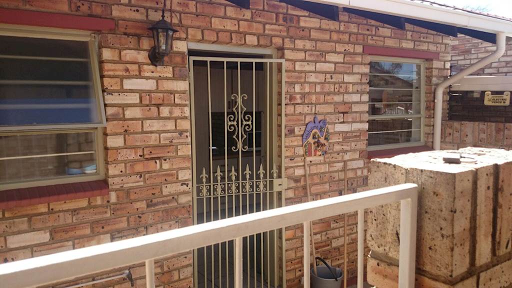2 Bed Townhouse in Krugersdorp North photo number 11