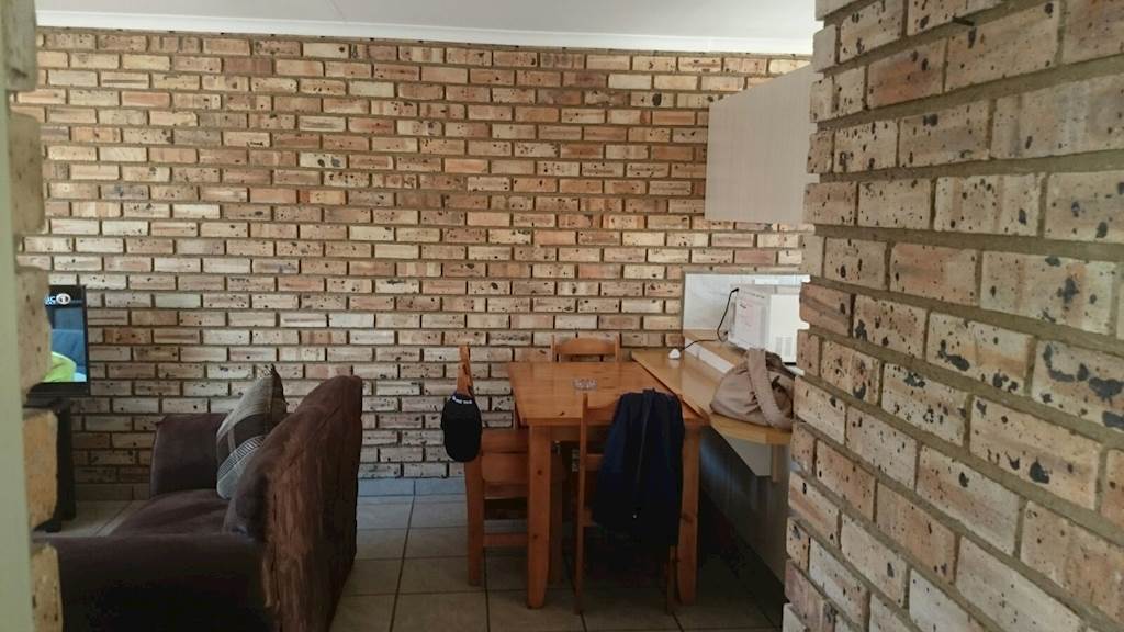 2 Bed Townhouse in Krugersdorp North photo number 10