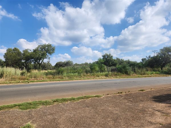22.6 ha Land available in Broederstroom