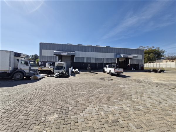 1 200  m² Industrial space