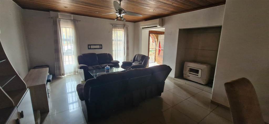 4 Bed House in Lenasia photo number 19