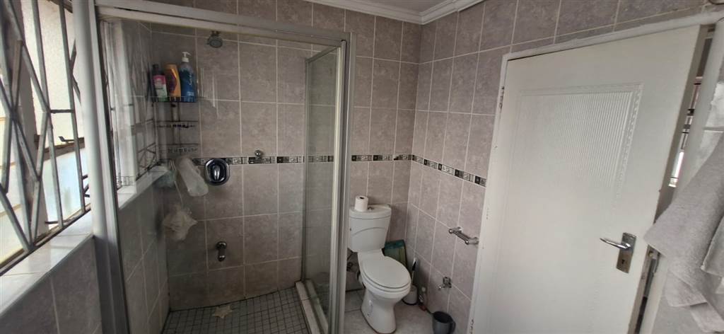 4 Bed House in Lenasia photo number 23