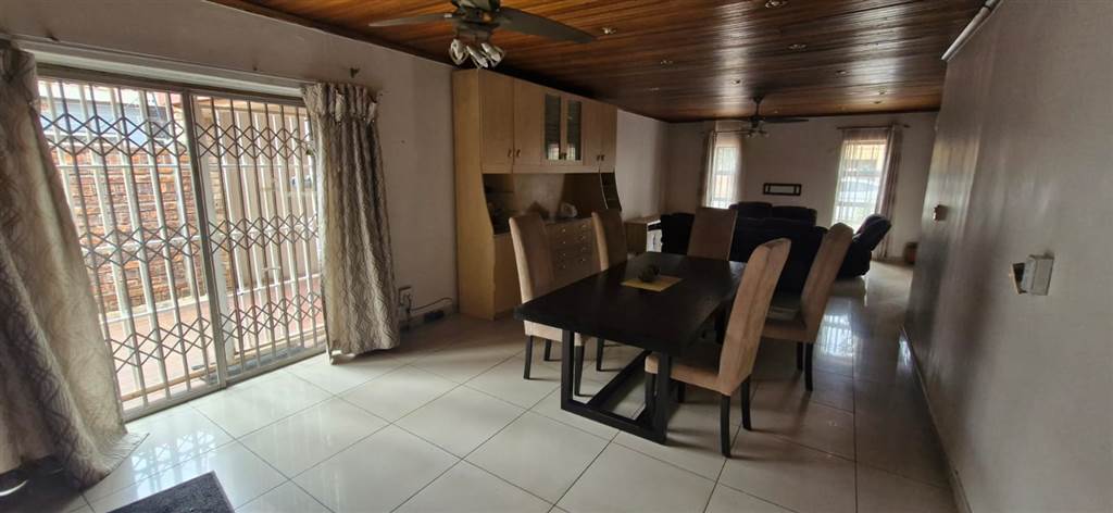 4 Bed House in Lenasia photo number 16