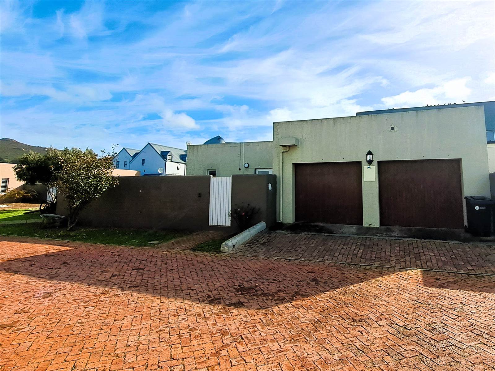 3 Bed Townhouse in Bredasdorp photo number 1