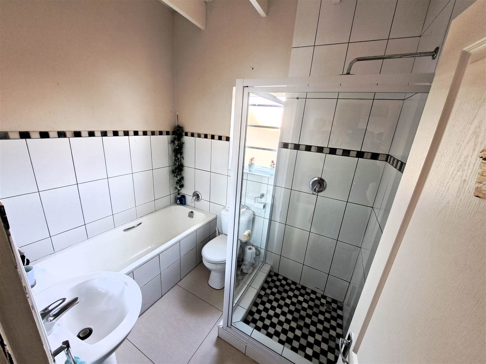 3 Bed Townhouse in Bredasdorp photo number 8