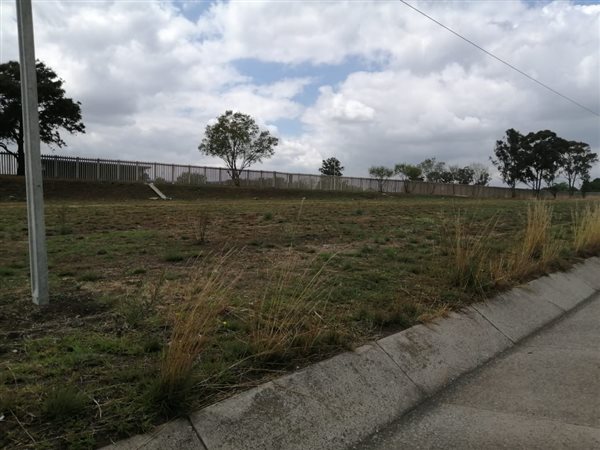 1.7 ha Land available in Evander