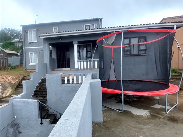 6 Bed House in Newlands East