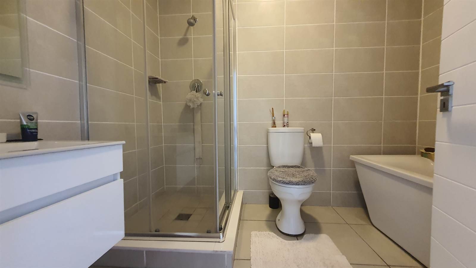 2 Bed Apartment in Modderfontein photo number 18