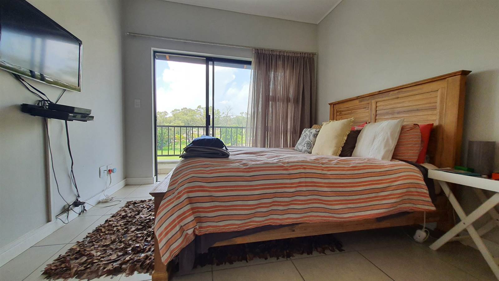 2 Bed Apartment in Modderfontein photo number 16