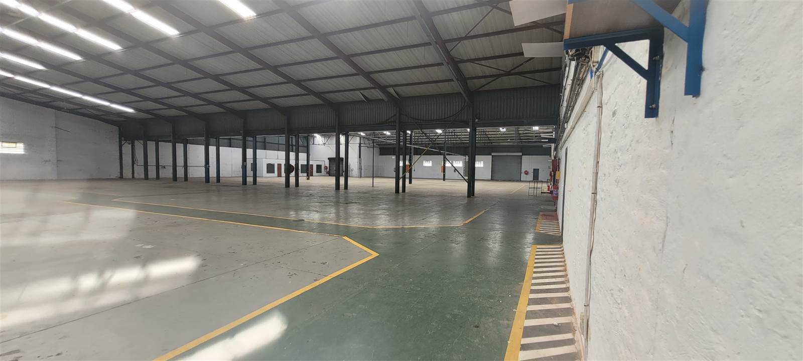 4550  m² Industrial space in Robertville photo number 1