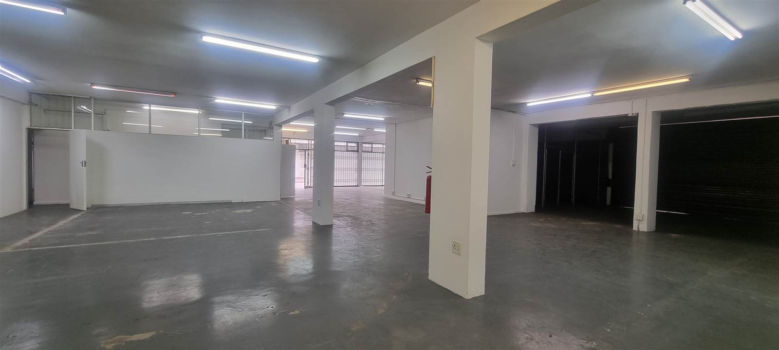 403  m² Commercial space in Stamford Hill photo number 1