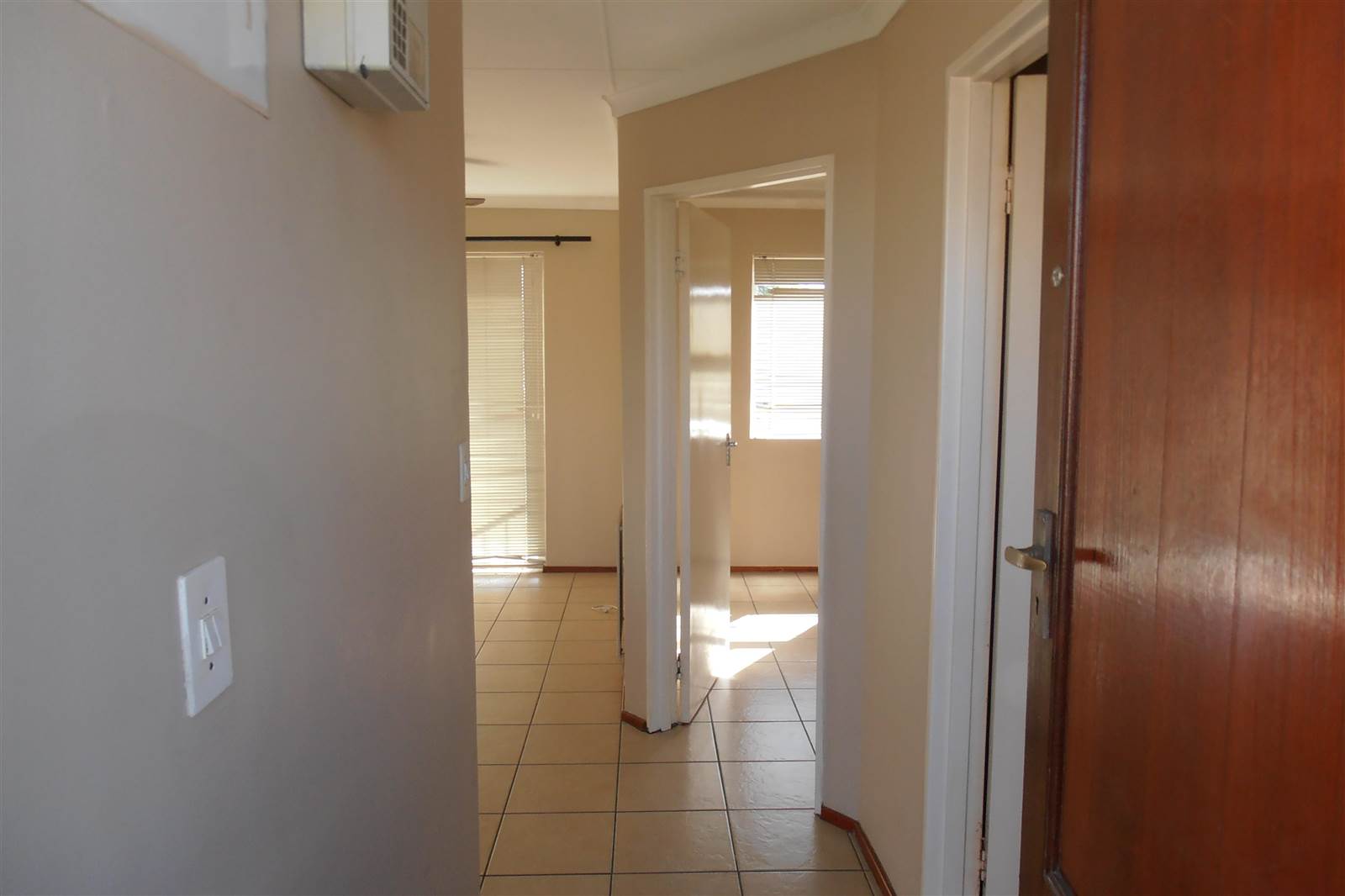 1 Bed Apartment in Oakglen photo number 5