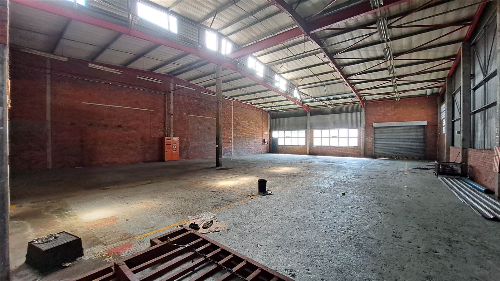 613  m² Industrial space in Alton photo number 2