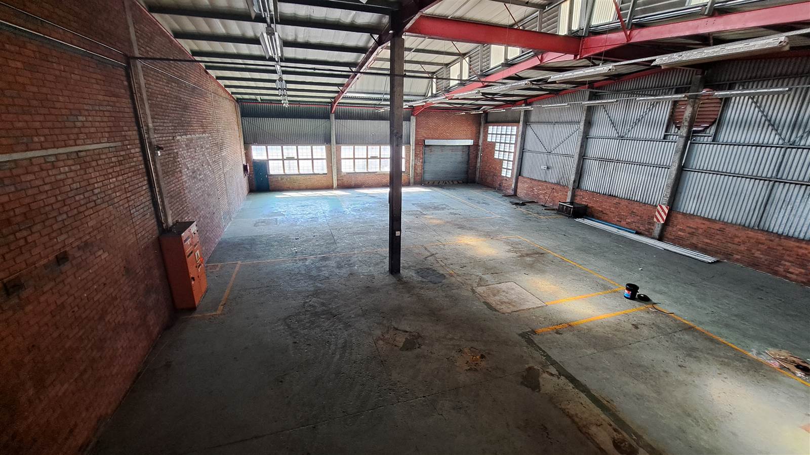 613  m² Industrial space in Alton photo number 4
