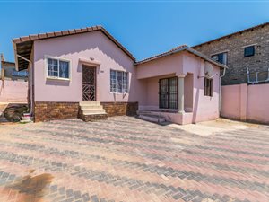 2 Bed House in Cosmo City