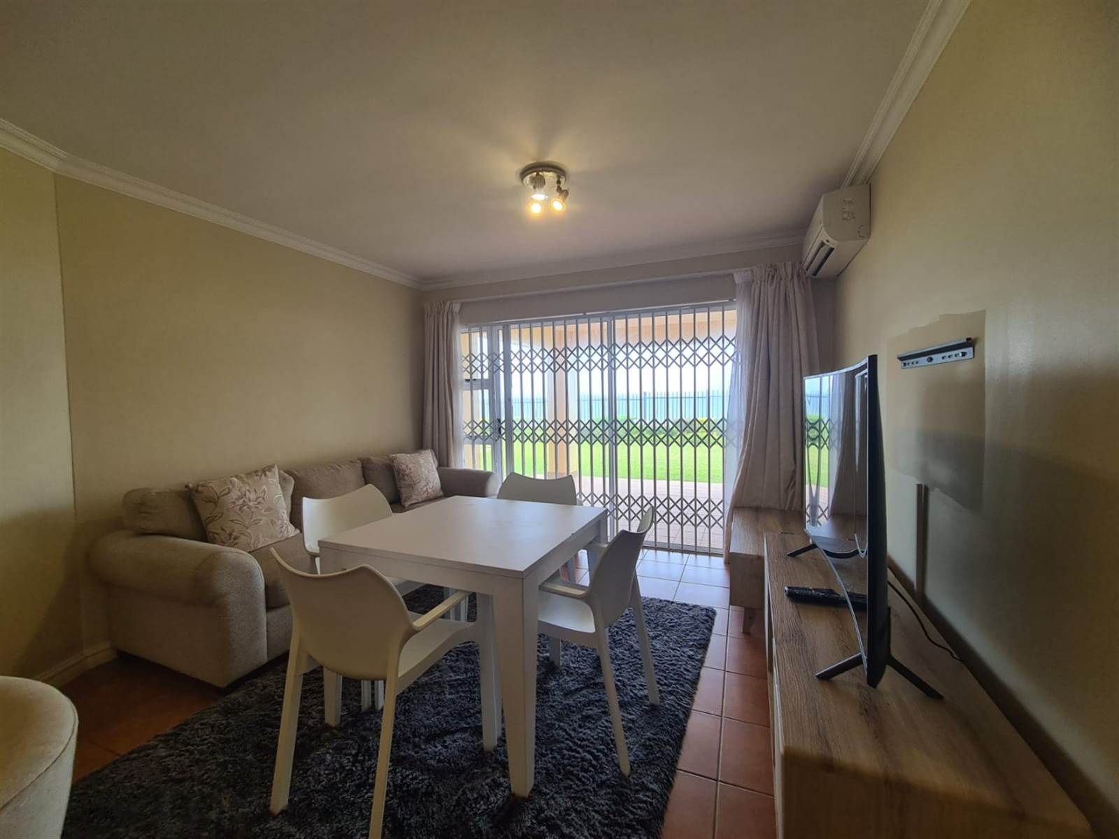 3 Bed Townhouse in Illovo Beach photo number 8