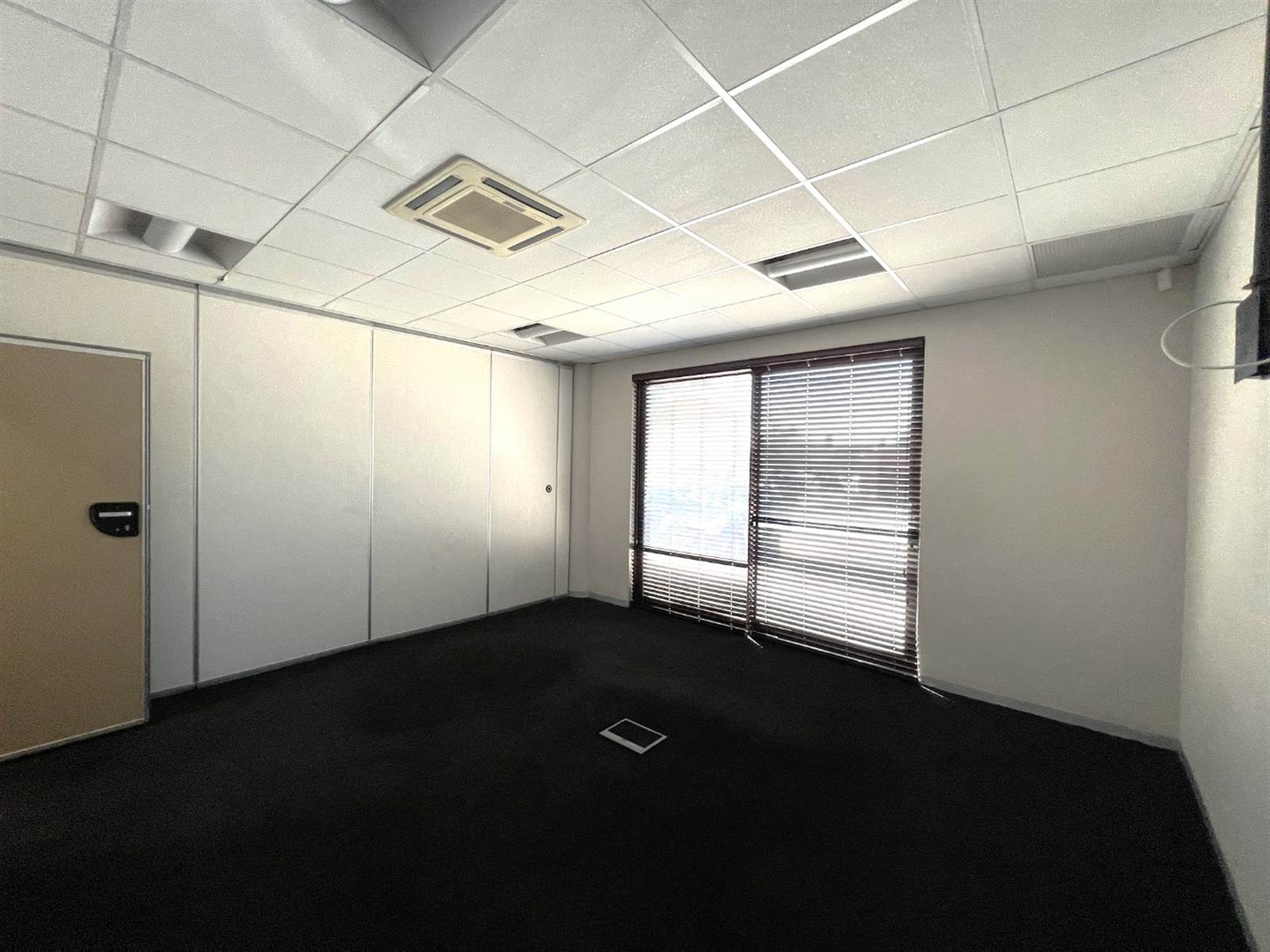 395  m² Commercial space in Sunninghill photo number 13