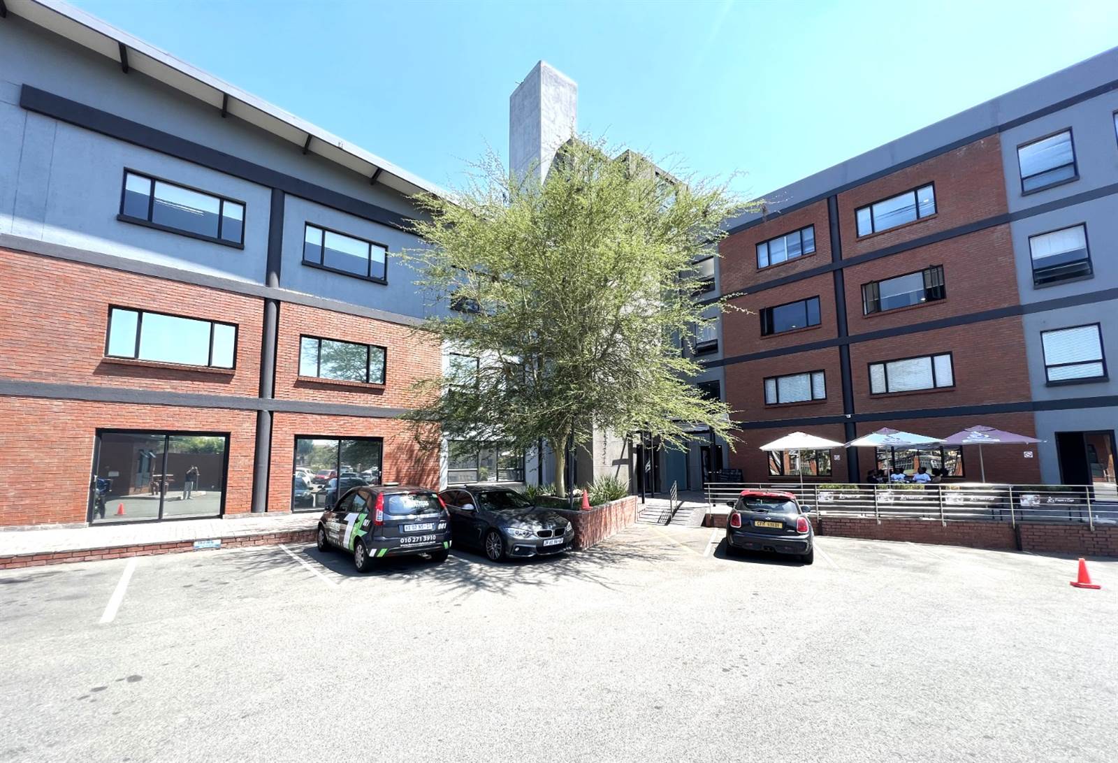 395  m² Commercial space in Sunninghill photo number 2