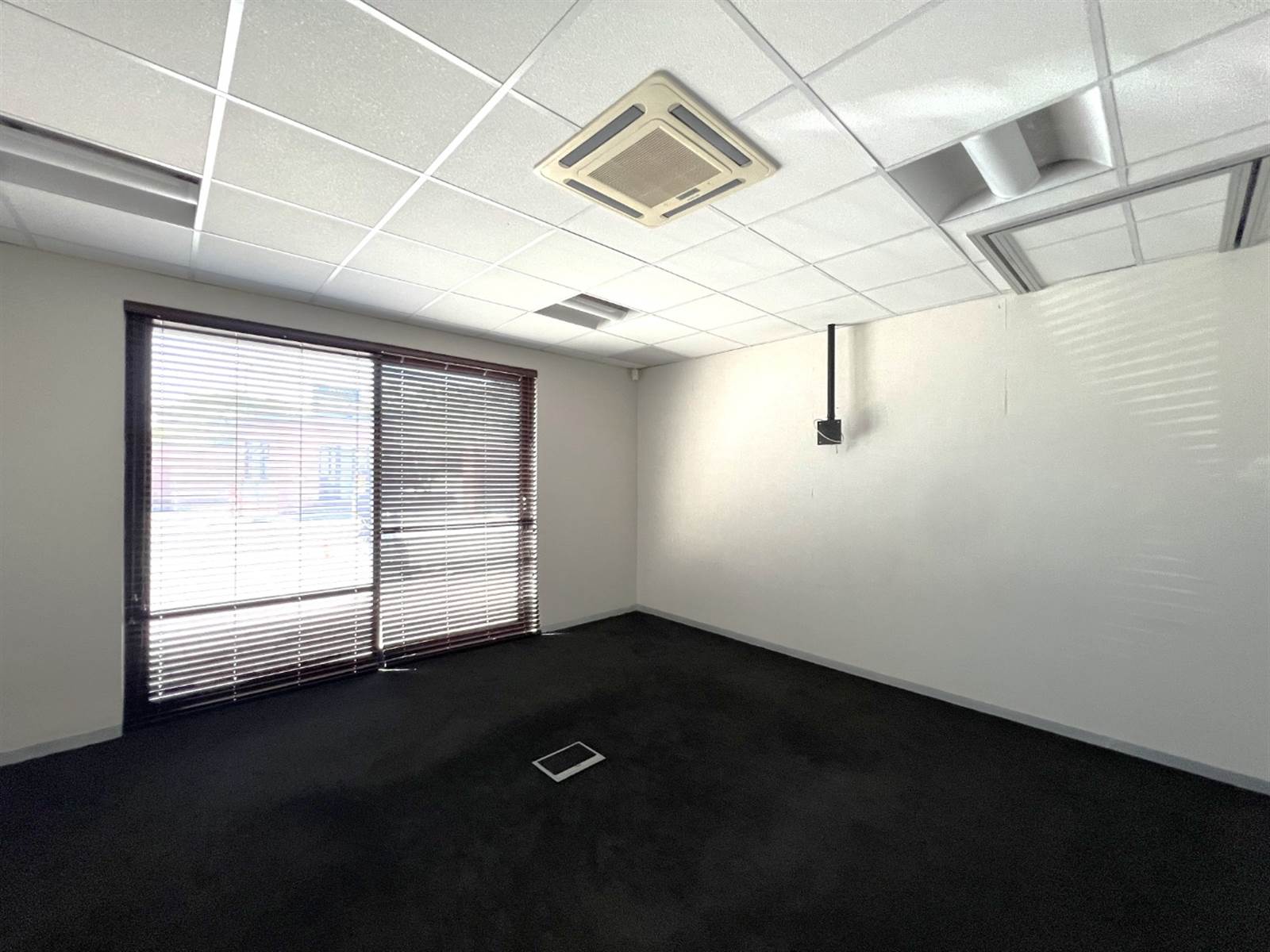 395  m² Commercial space in Sunninghill photo number 14
