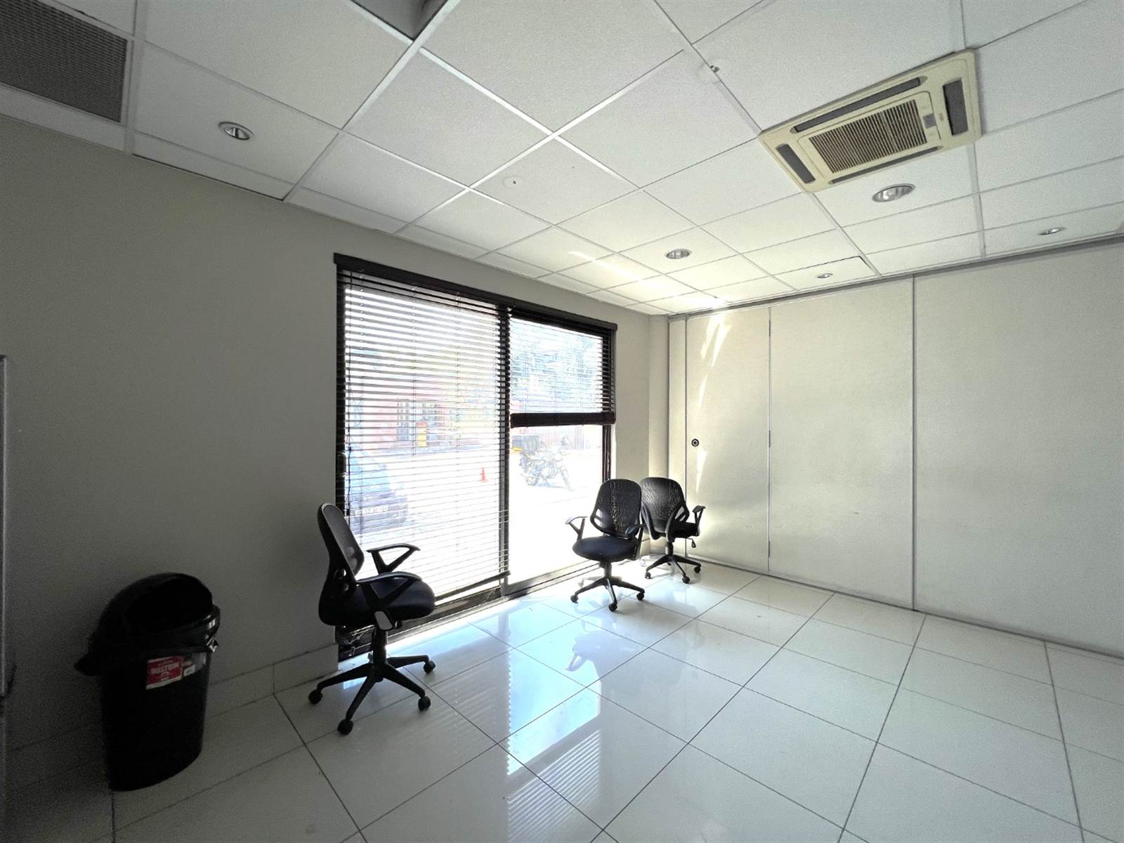 395  m² Commercial space in Sunninghill photo number 11