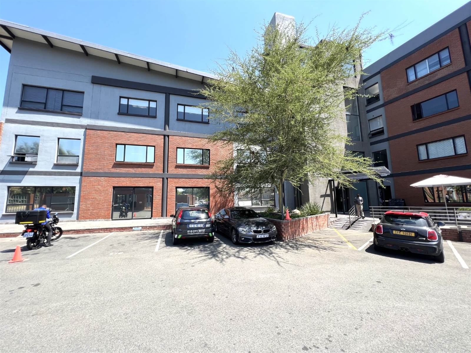 395  m² Commercial space in Sunninghill photo number 3