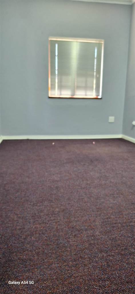 127  m² Office Space in Uitenhage Central photo number 4