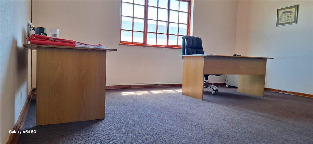 127  m² Office Space in Uitenhage Central photo number 21