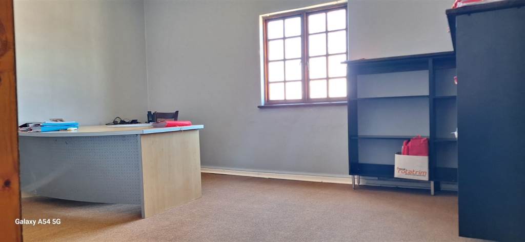 127  m² Office Space in Uitenhage Central photo number 23