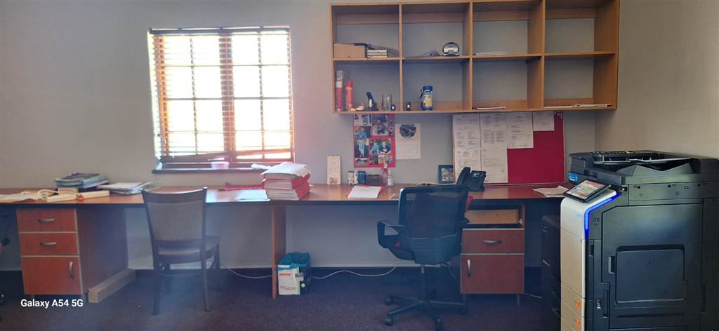 127  m² Office Space in Uitenhage Central photo number 6