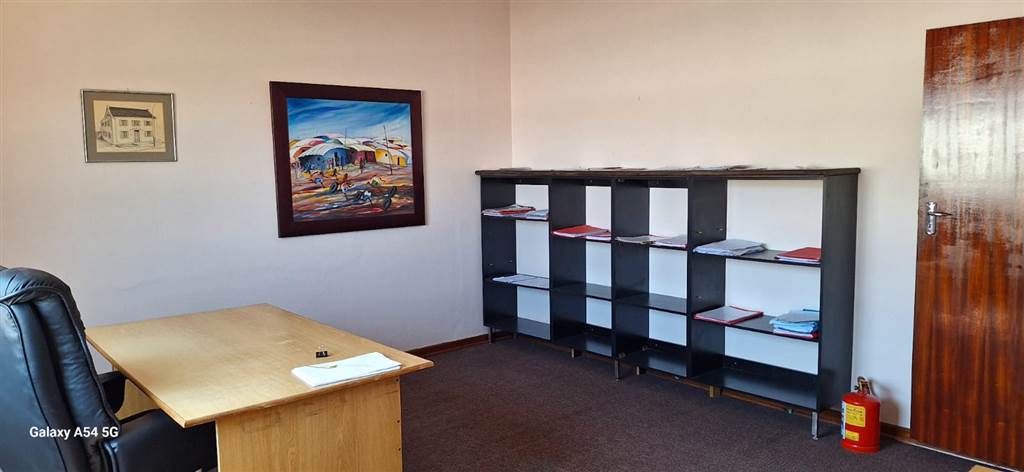 127  m² Office Space in Uitenhage Central photo number 22