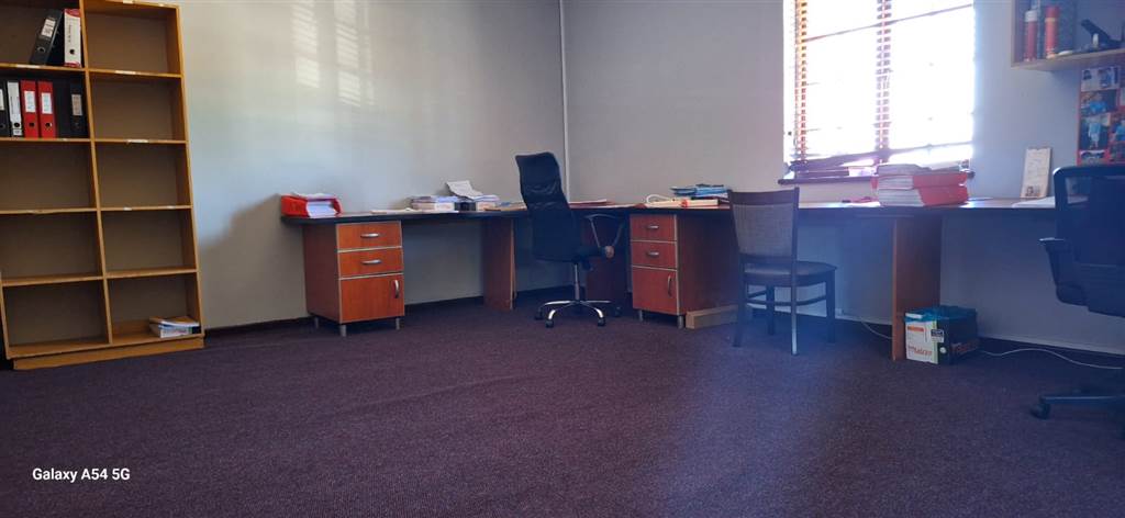127  m² Office Space in Uitenhage Central photo number 24