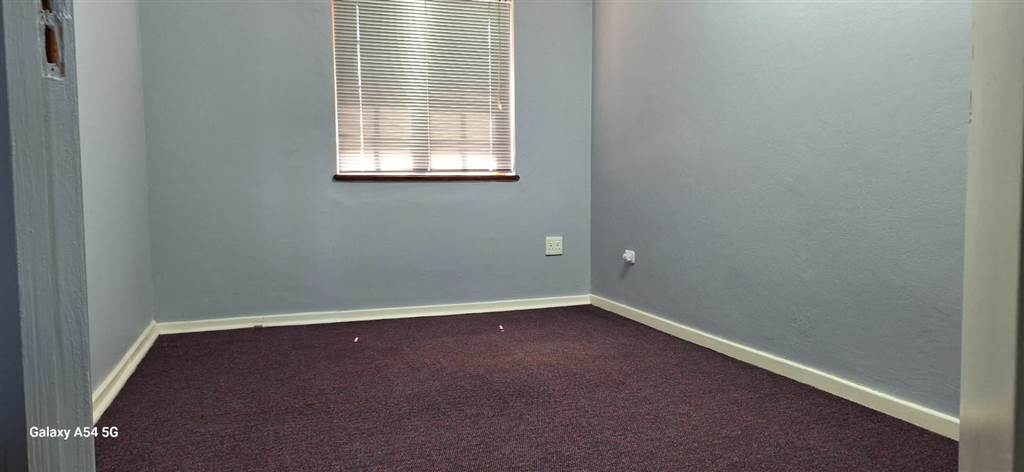127  m² Office Space in Uitenhage Central photo number 8