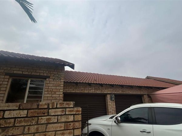 3 Bedroom Townhouse 3 Bedroom Townhouse
