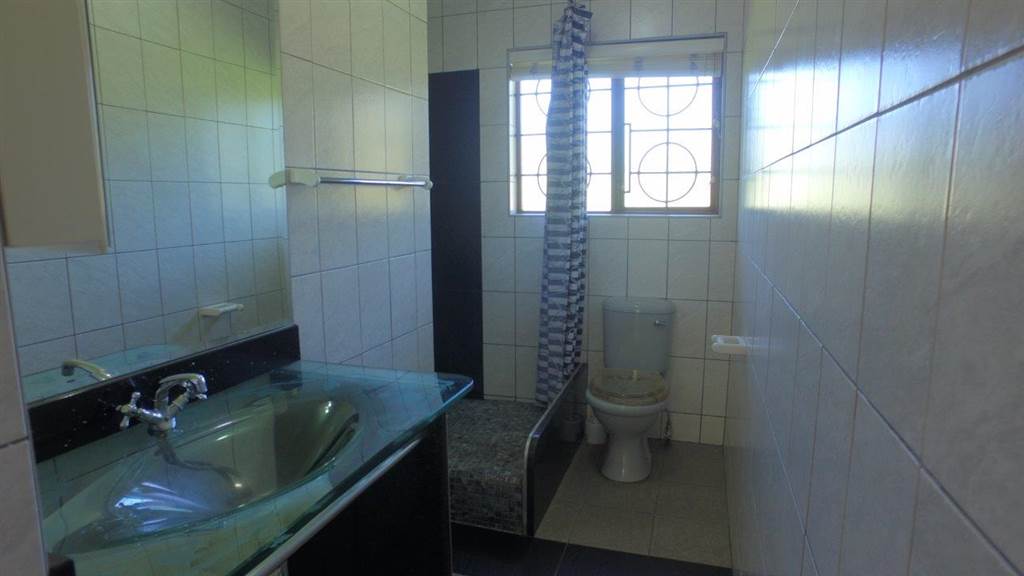 3 Bed Apartment in Pinetown Central photo number 14