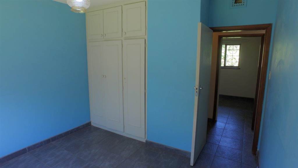 3 Bed Apartment in Pinetown Central photo number 10