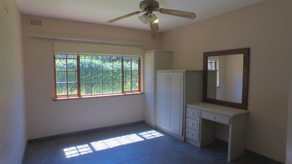 3 Bed Apartment in Pinetown Central photo number 15