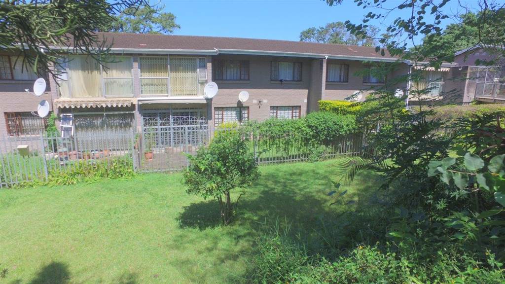 3 Bed Apartment in Pinetown Central photo number 21