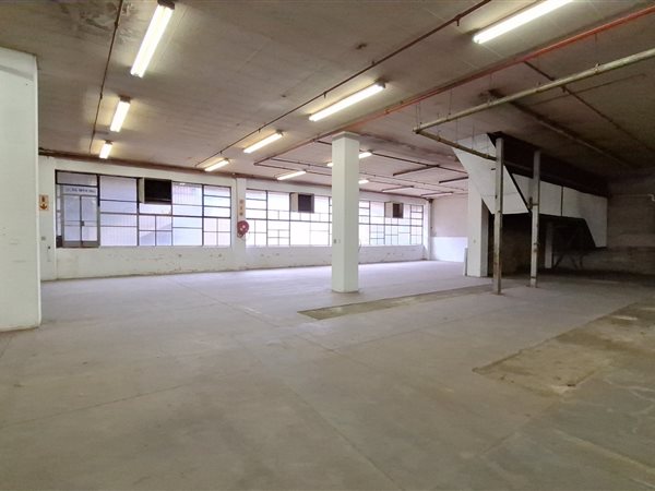 2 490  m² Industrial space