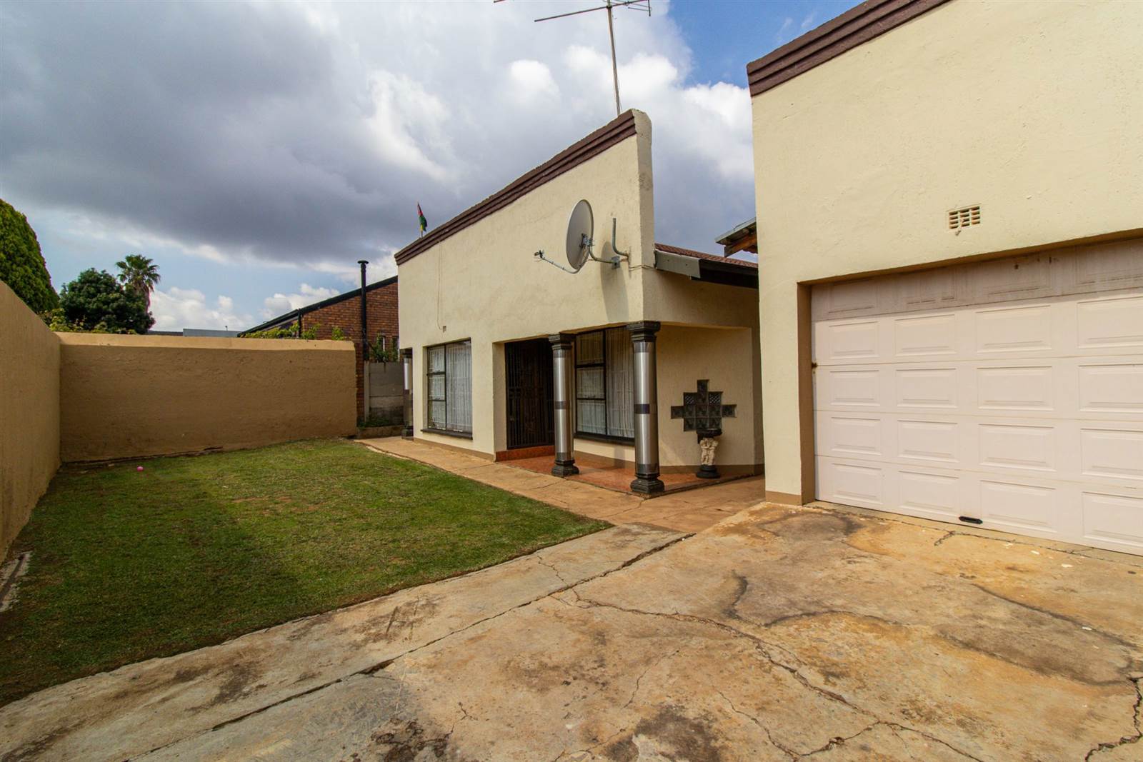 4 Bed House in Lenasia South photo number 12