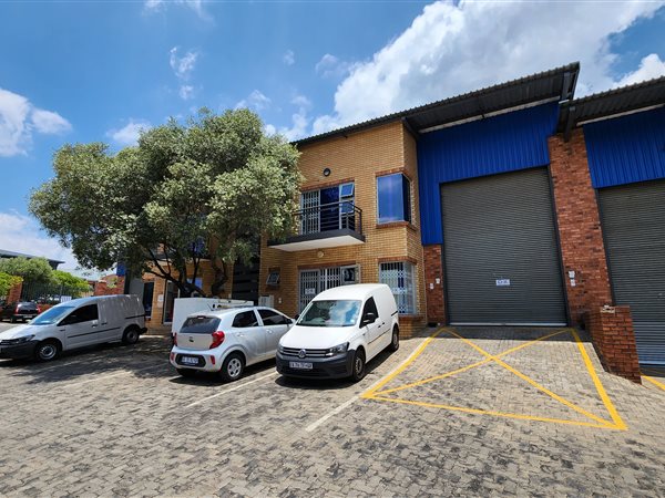 324  m² Industrial space in North Riding