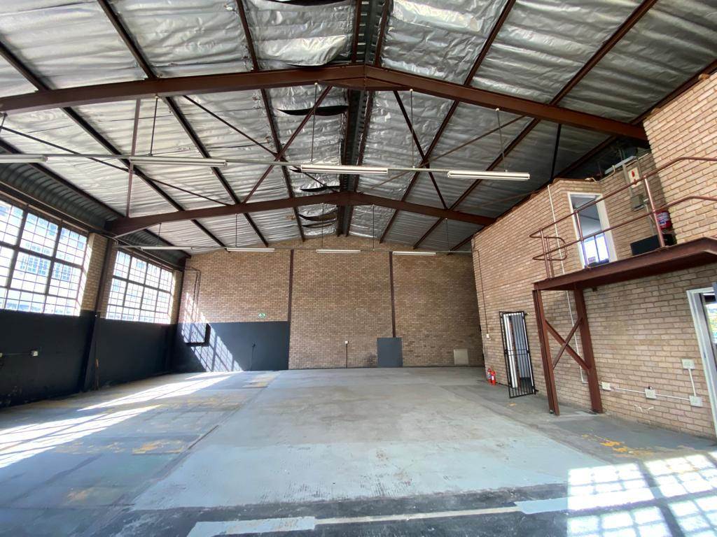 272  m² Industrial space in Industria North photo number 3