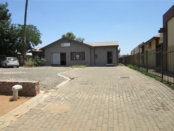 265  m² Commercial space in Vryburg