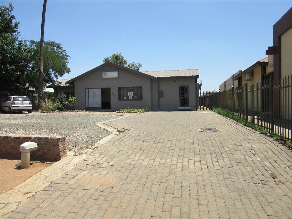 265  m² Commercial space in Vryburg photo number 1