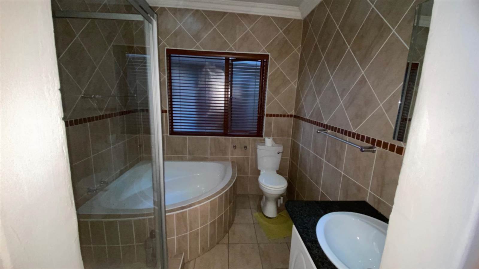 4 Bed Townhouse in Boksburg Central photo number 10