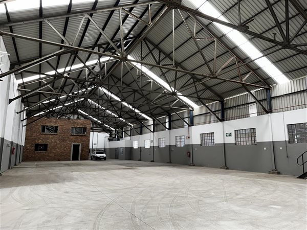 4 000  m² Industrial space