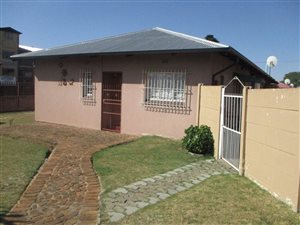 3 Bed House in Crown Gardens
