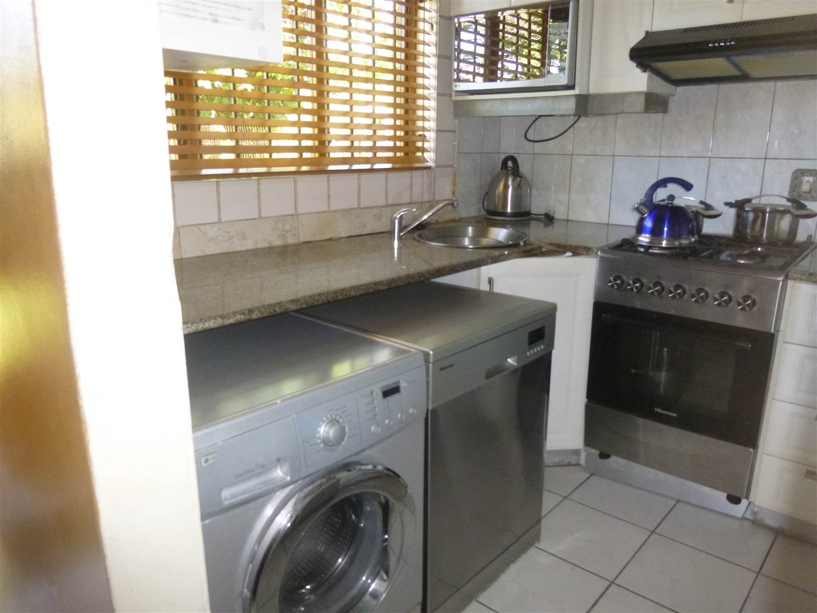 3 Bed Apartment in Pinetown Central photo number 5