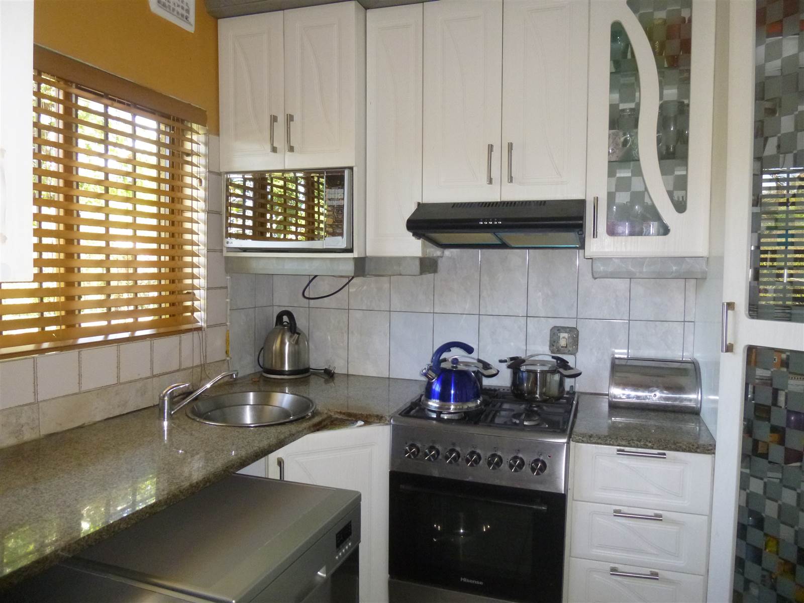 3 Bed Apartment in Pinetown Central photo number 3