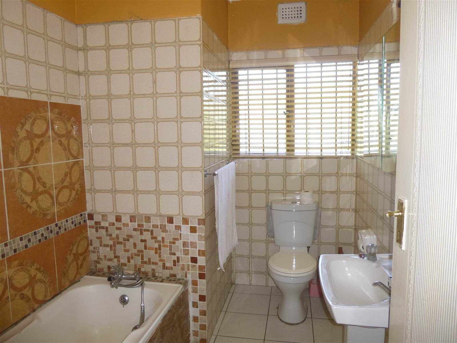 3 Bed Apartment in Pinetown Central photo number 15