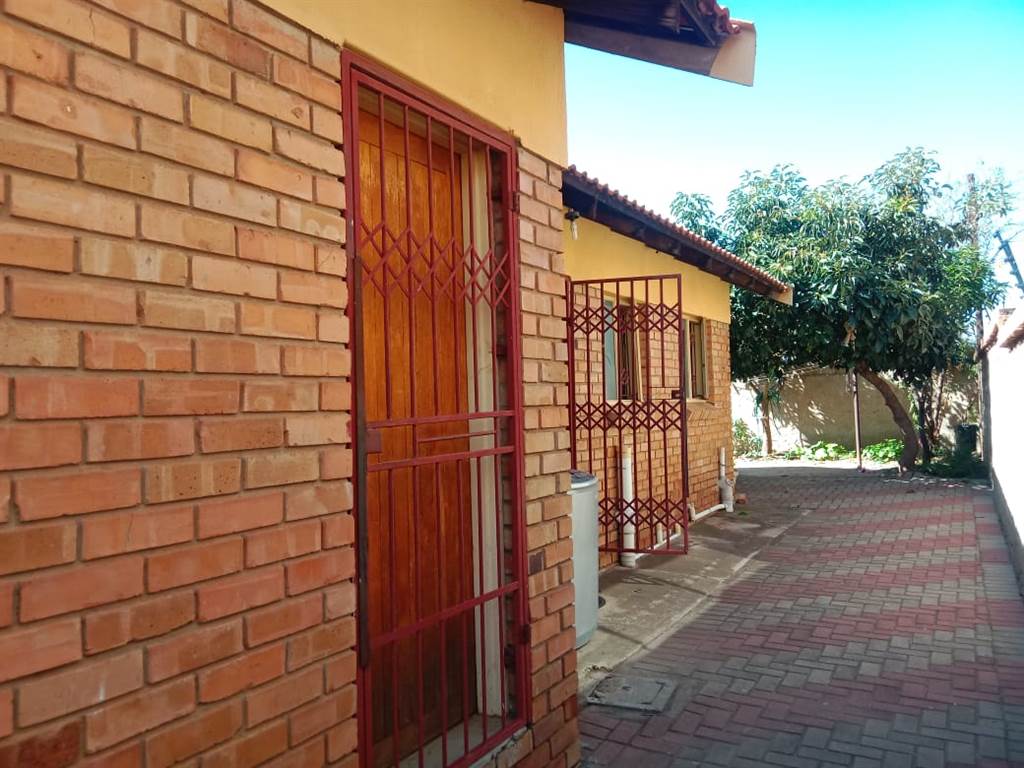 2 Bed House in Seshego photo number 30
